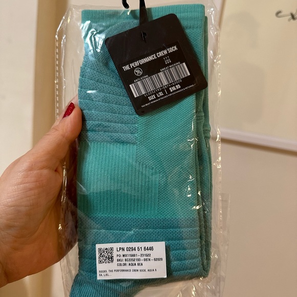 Fabletics Performance crew sock L/XL aqua sea color. brand new. Unisex - Picture 2 of 3